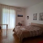Casa Estia - Via Toledo فندق مبيت وإفطار 3*
